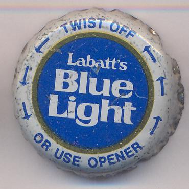 Beer cap Nr.5001: Blue Light produced by Labatt Brewing/Ontario