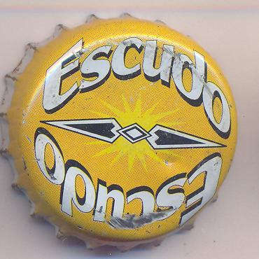 Beer cap Nr.8433: Escudo produced by Compania de Cervecerias Unidas/Santiago